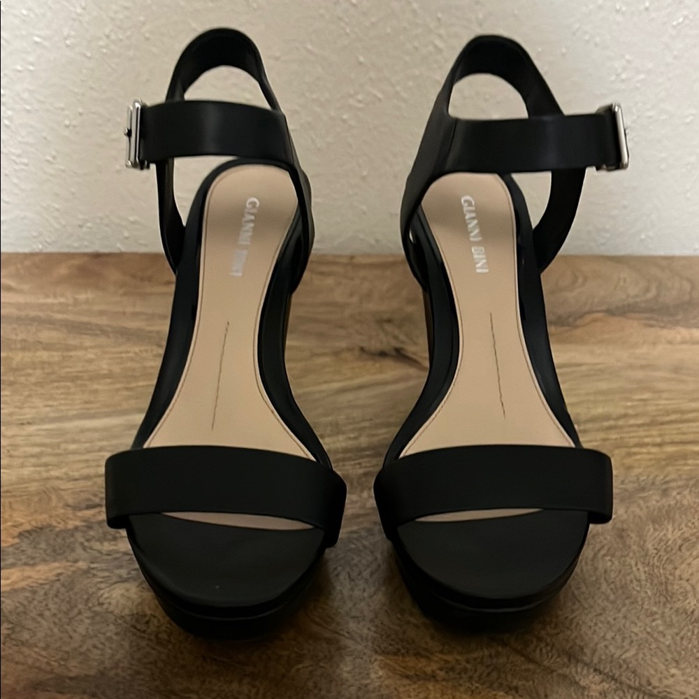 Gianni Bini Women's Black Wedges